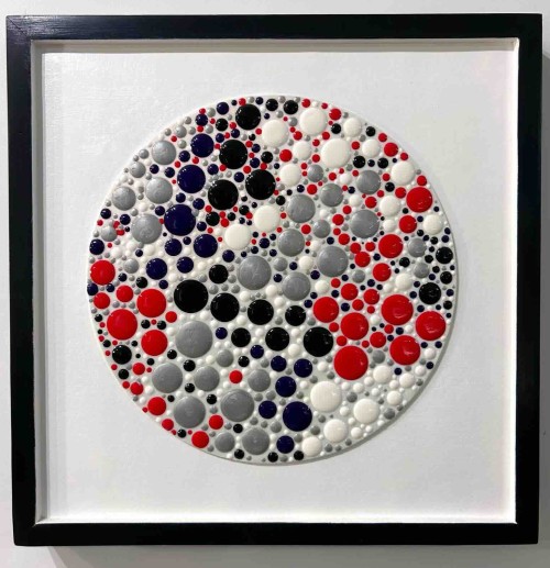 Round in black red and grey